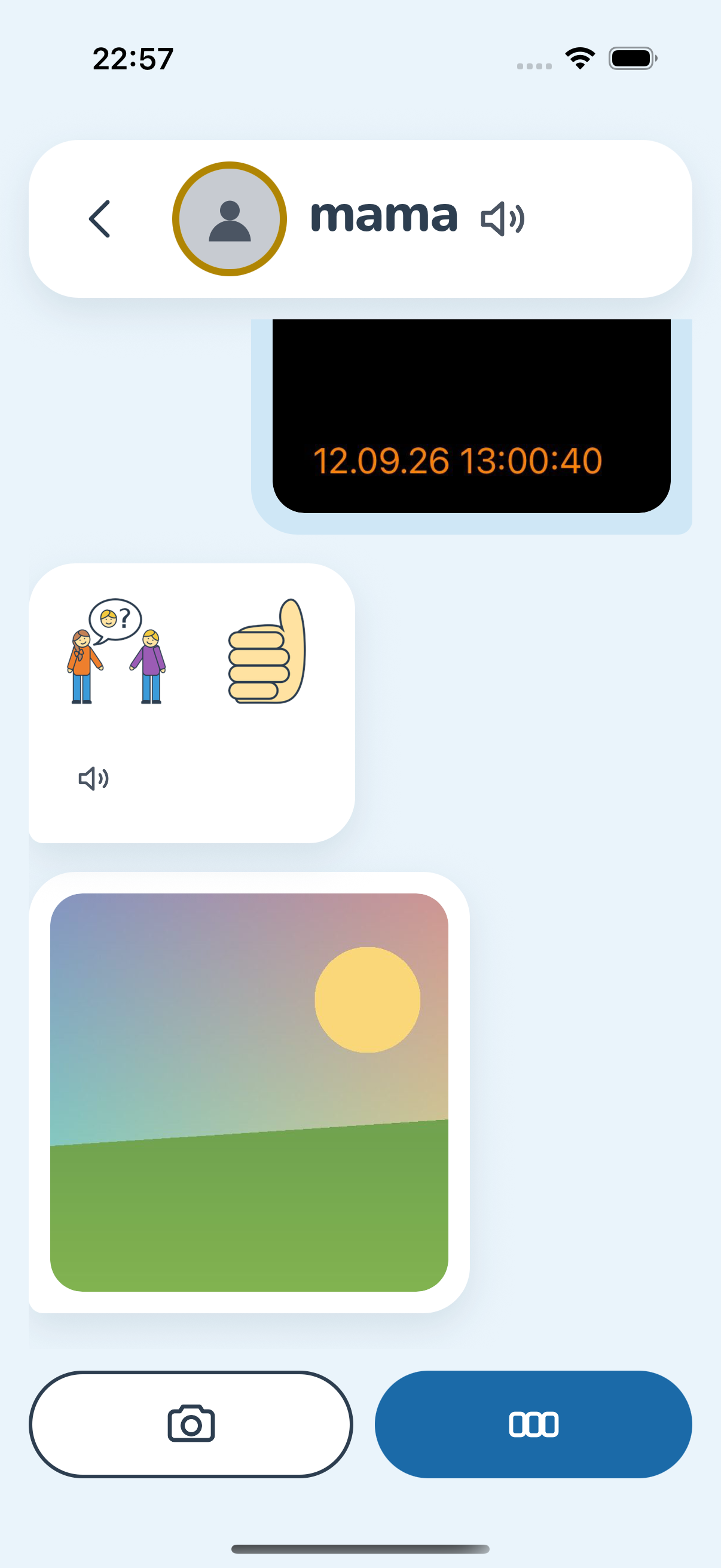 Een gesprek in PictosChat: berichten van picto's en een foto, verstuurd en ontvangen.